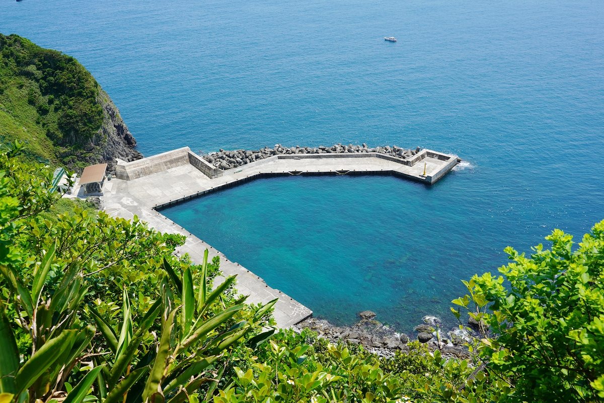 【基隆嶼登島行程推薦】基隆嶼三合一遊程：平面環海步道+燈塔步道+繞島 晉龍號觀光海釣遊艇船隊