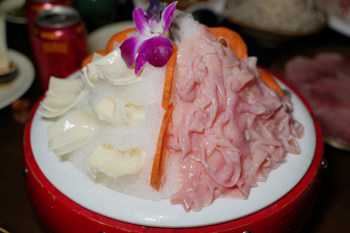 【台北麻辣火鍋推薦】正宗四川麻辣牛油全紅鍋 2023美食在台北鍋際大賞TOP5 小膳香成都麻辣火鍋