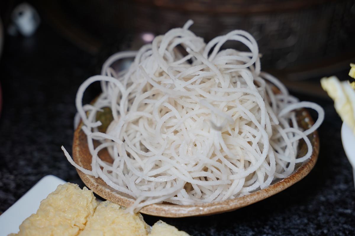 【台北麻辣火鍋推薦】正宗四川麻辣牛油全紅鍋 2023美食在台北鍋際大賞TOP5 小膳香成都麻辣火鍋