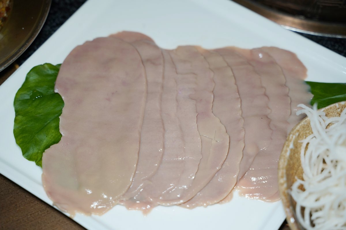 【台北麻辣火鍋推薦】正宗四川麻辣牛油全紅鍋 2023美食在台北鍋際大賞TOP5 小膳香成都麻辣火鍋