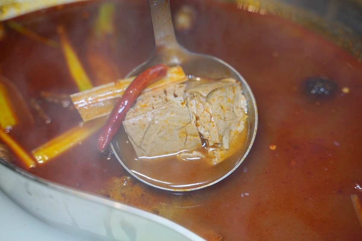 【狸小路燒肉專賣店基隆廟口店】上海溫麻辣/雞白老火湯鴛鴦鍋新上市 不必買機票彷彿置身北海道