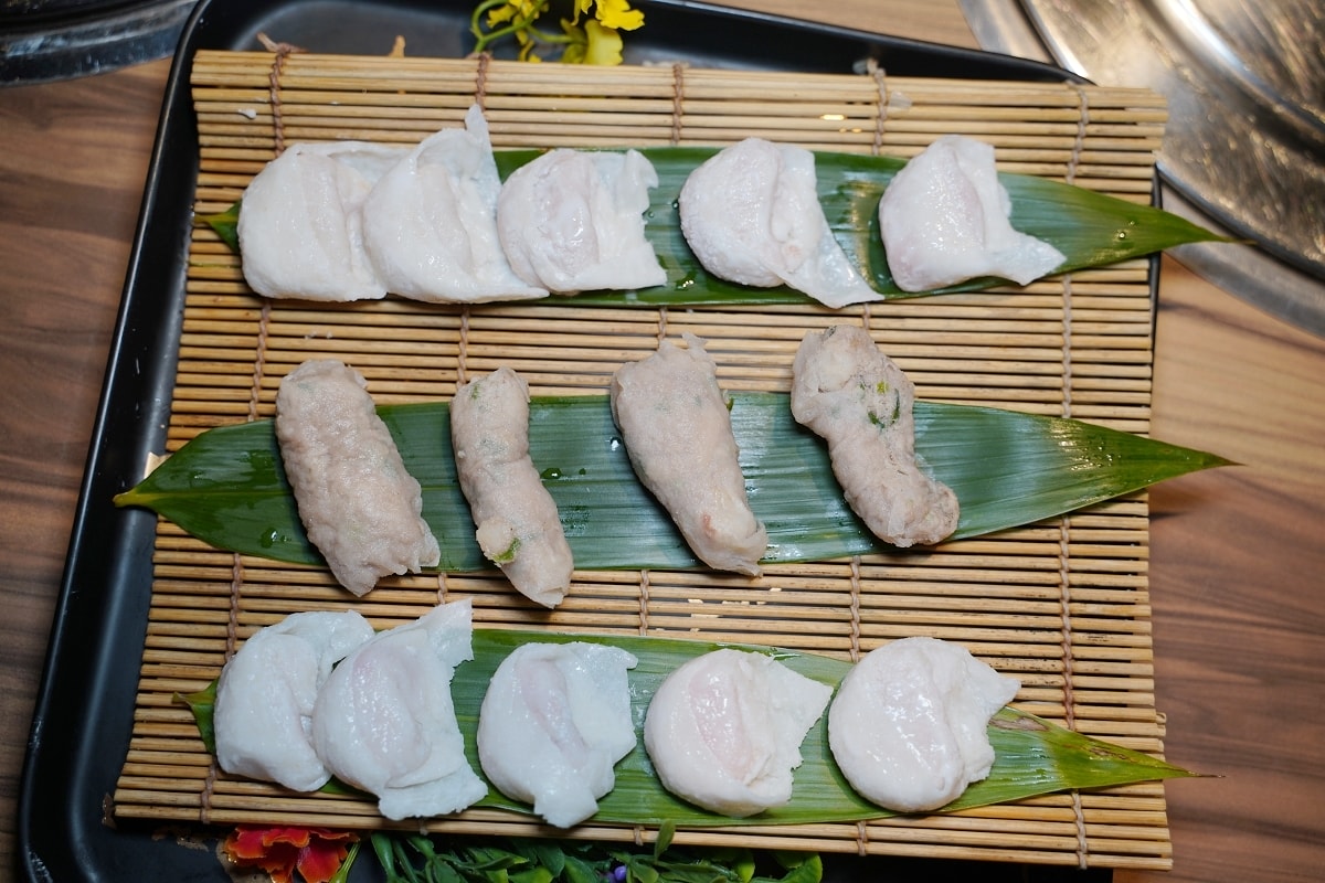 【狸小路燒肉專賣店基隆廟口店】上海溫麻辣/雞白老火湯鴛鴦鍋新上市 不必買機票彷彿置身北海道
