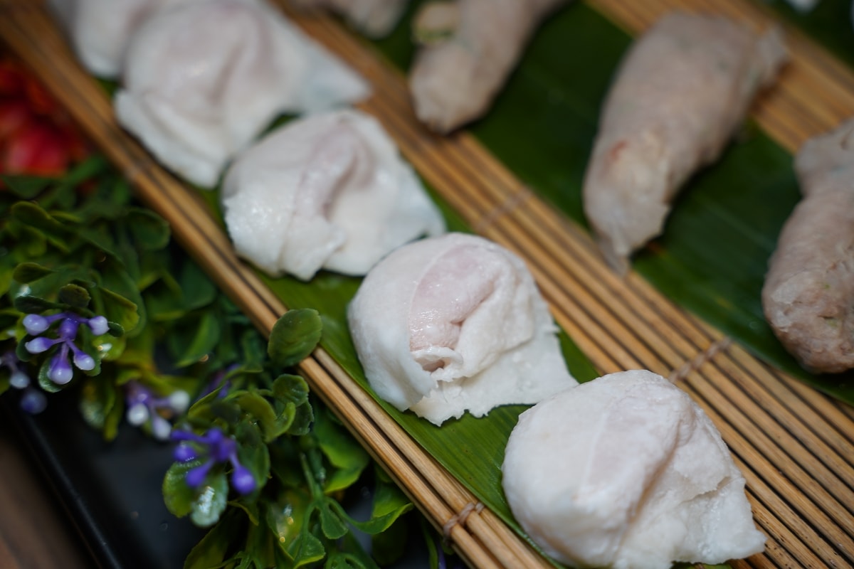 【狸小路燒肉專賣店基隆廟口店】上海溫麻辣/雞白老火湯鴛鴦鍋新上市 不必買機票彷彿置身北海道