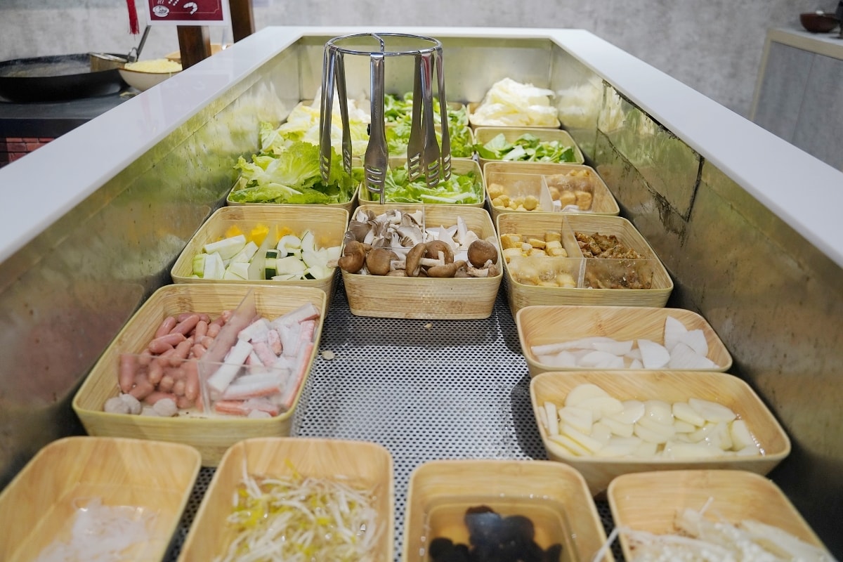 【桃園藝文特區小火鍋推薦】霜淇淋/咖哩飯/蔬菜火鍋料自助吧吃到飽 老吳商行個人鍋物桃園店