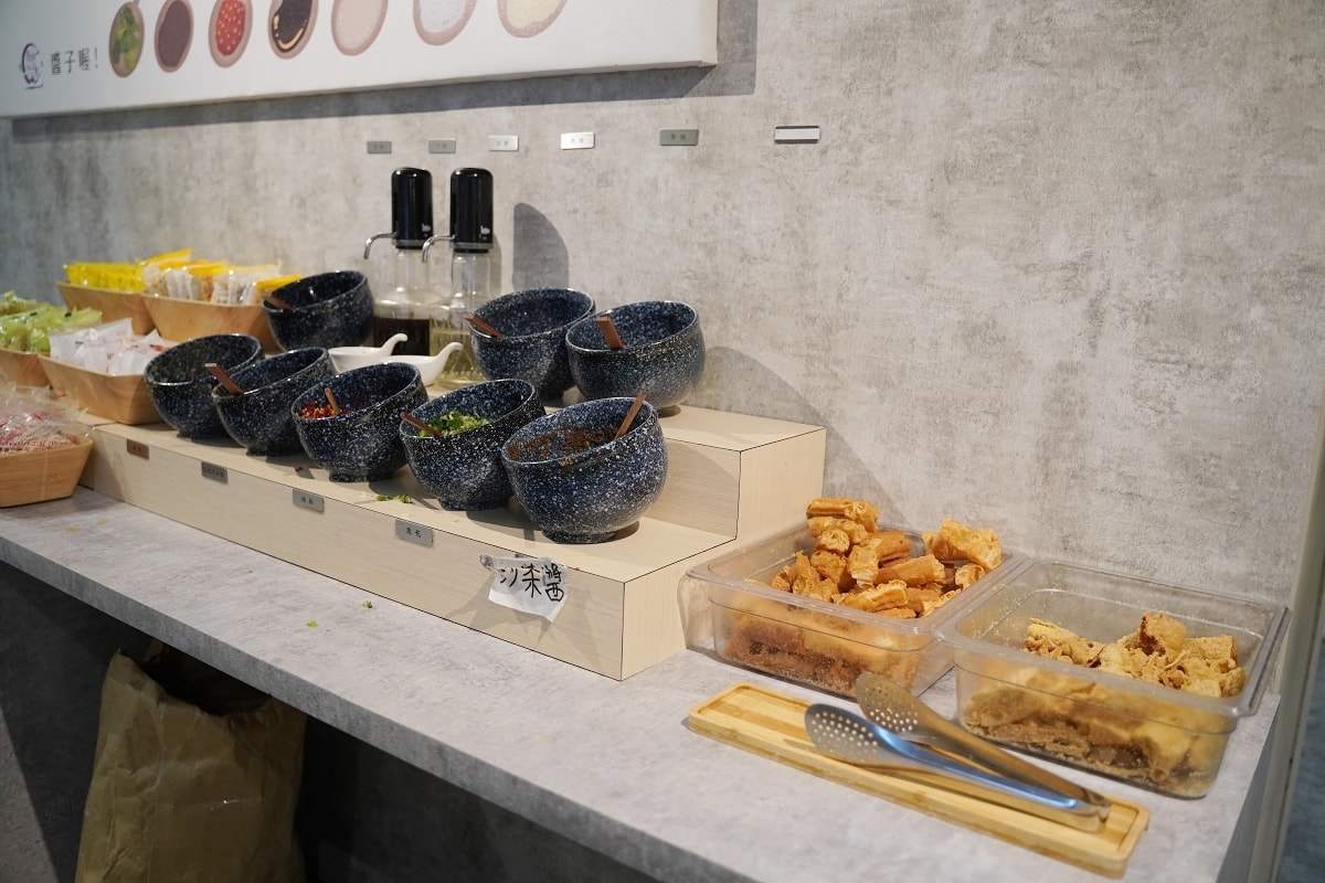 【桃園藝文特區小火鍋推薦】霜淇淋/咖哩飯/蔬菜火鍋料自助吧吃到飽 老吳商行個人鍋物桃園店