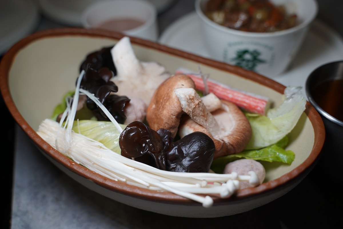 【桃園藝文特區小火鍋推薦】霜淇淋/咖哩飯/蔬菜火鍋料自助吧吃到飽 老吳商行個人鍋物桃園店