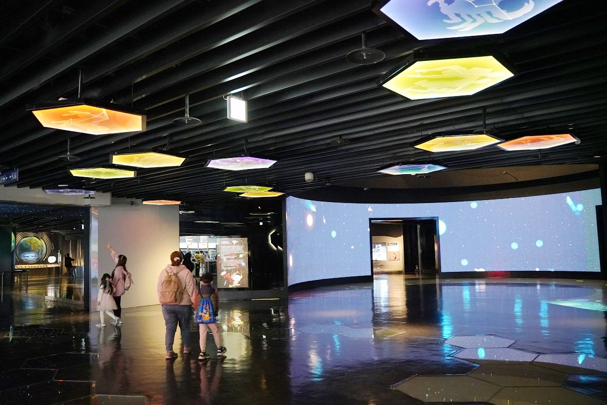 【台北親子室內景點推薦】台灣第一個天文教育機構 宇宙探險軌道車必玩 臺北市立天文科學教育館