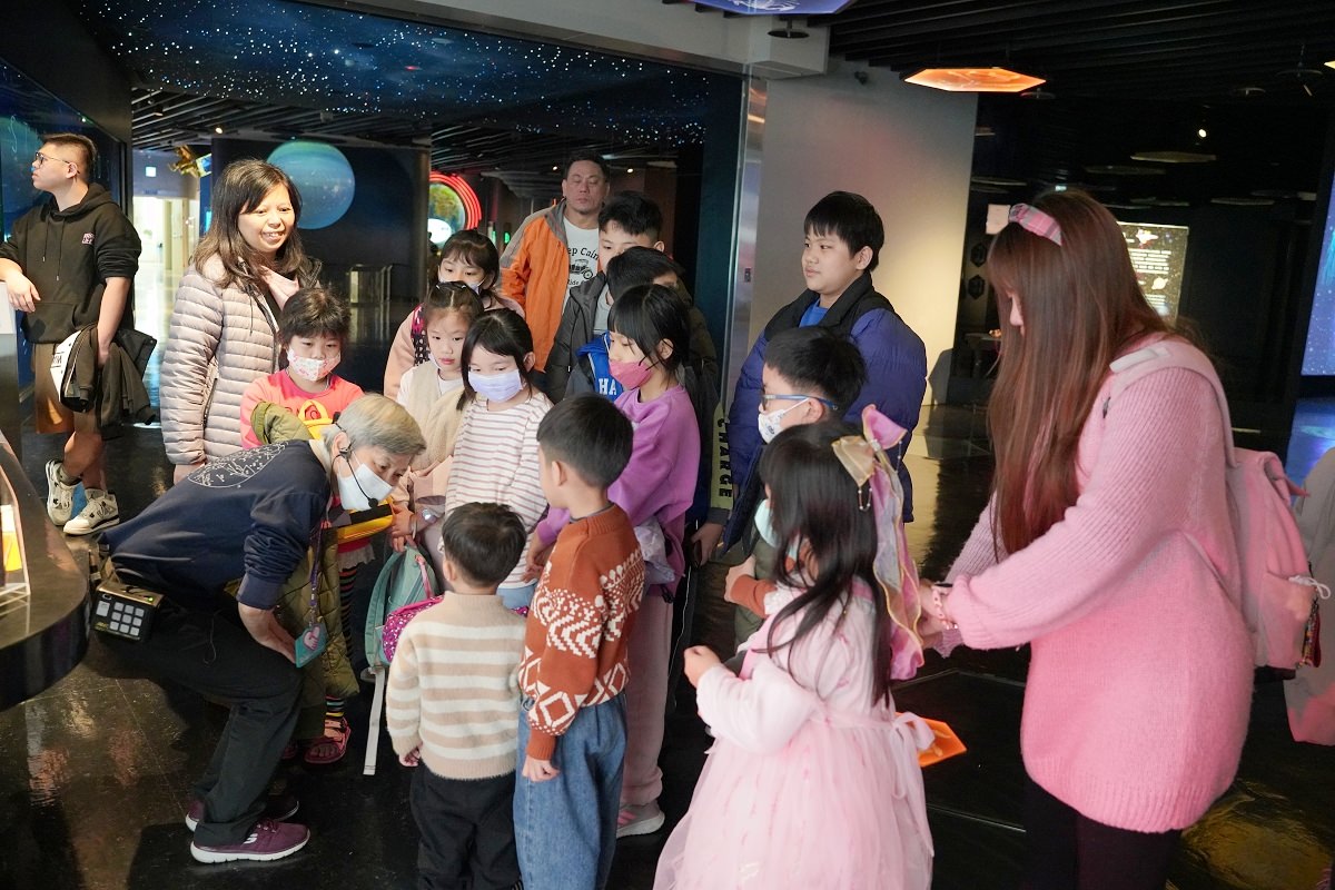 【台北親子室內景點推薦】台灣第一個天文教育機構 宇宙探險軌道車必玩 臺北市立天文科學教育館