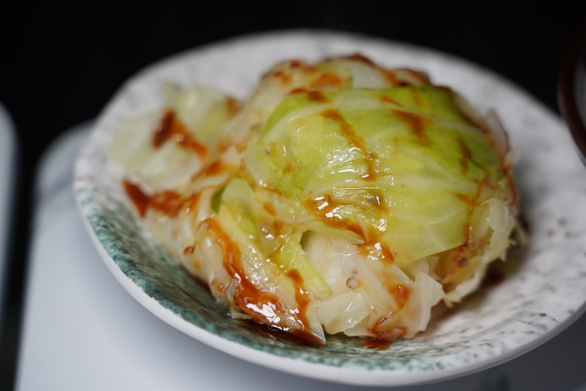 【板橋平價小吃推薦】光仁高中美食小吃好選擇 美味必點鐵路排骨雞魯飯/現沖牛肉湯 村村食堂