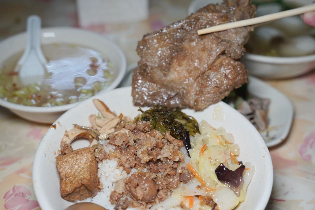 【藝文特區平價小吃推薦】桃園中正路無招牌小吃店 早午餐限定藝文特區排隊美食 貨運小吃