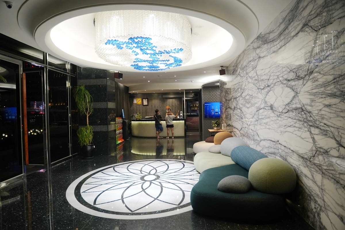 【台中親子汽車旅館推薦】全台首家擁有親子遊戲室的高檔汽旅 1泊2食免費宵夜吃到飽 水雲端旗艦概念旅館 - 第2張圖 【台中親子汽車旅館推薦】全台首家擁有親子遊戲室的高檔汽旅 1泊2食免費宵夜吃到飽 水雲端旗艦概念旅館