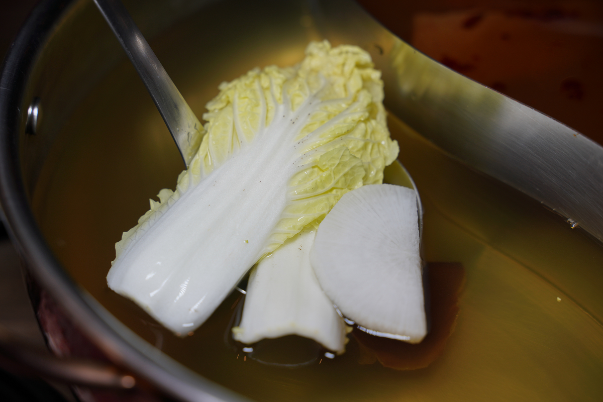 【員外佬麻辣火鍋】台北市政府美食推薦 招牌蔬食麻辣/養生蔬果鴛鴦鍋 素食也能吃的麻辣鍋 - 第7張圖 【員外佬麻辣火鍋】台北市政府美食推薦 招牌蔬食麻辣/養生蔬果鴛鴦鍋 素食也能吃的麻辣鍋