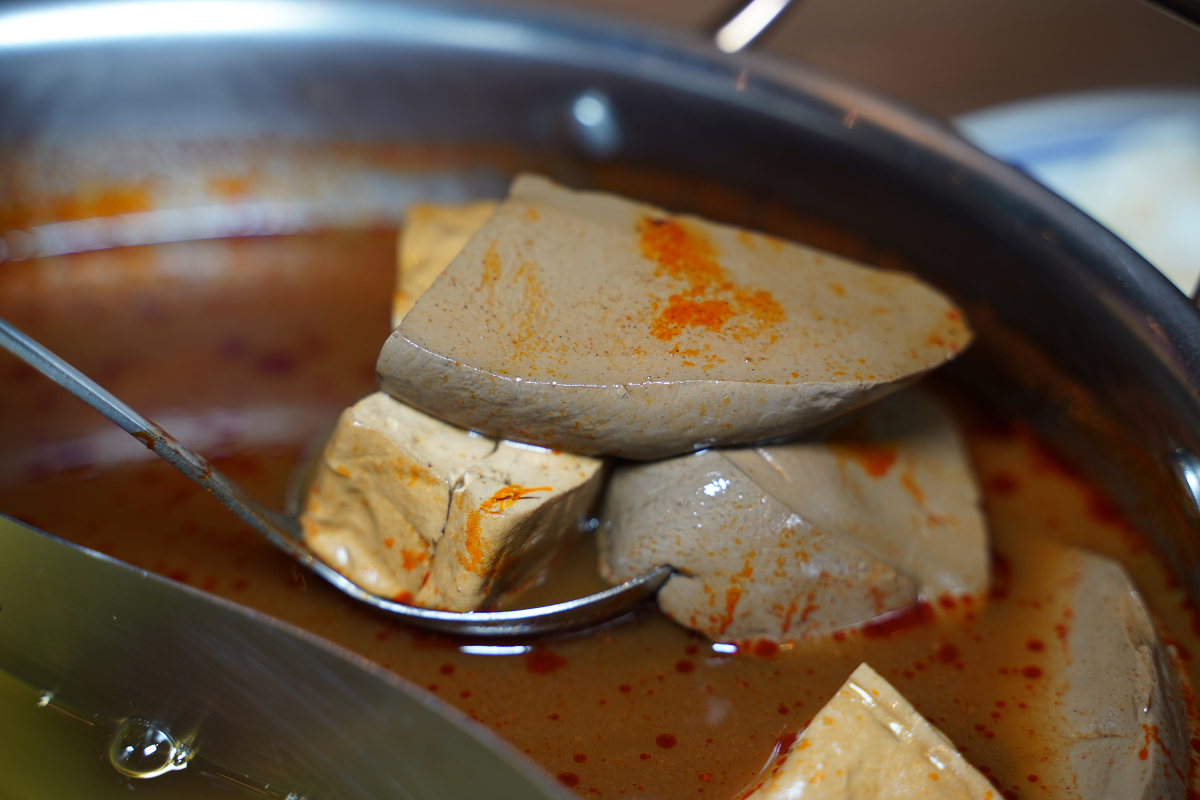 【員外佬麻辣火鍋】台北市政府美食推薦 招牌蔬食麻辣/養生蔬果鴛鴦鍋 素食也能吃的麻辣鍋 - 第8張圖 【員外佬麻辣火鍋】台北市政府美食推薦 招牌蔬食麻辣/養生蔬果鴛鴦鍋 素食也能吃的麻辣鍋