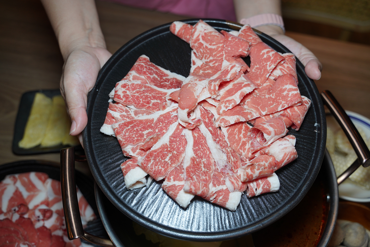 【員外佬麻辣火鍋】台北市政府美食推薦 招牌蔬食麻辣/養生蔬果鴛鴦鍋 素食也能吃的麻辣鍋 - 第9張圖 【員外佬麻辣火鍋】台北市政府美食推薦 招牌蔬食麻辣/養生蔬果鴛鴦鍋 素食也能吃的麻辣鍋