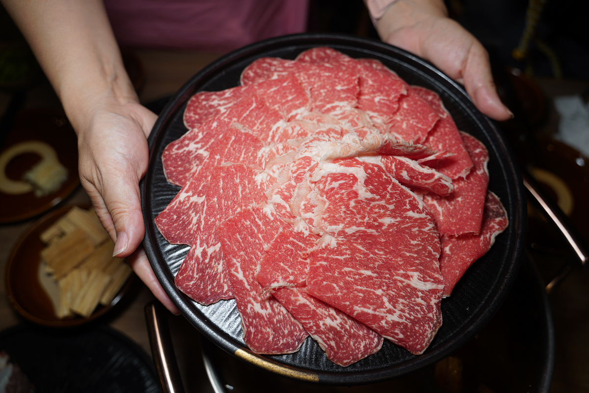 【員外佬麻辣火鍋】台北市政府美食推薦 招牌蔬食麻辣/養生蔬果鴛鴦鍋 素食也能吃的麻辣鍋 - 第23張圖 【員外佬麻辣火鍋】台北市政府美食推薦 招牌蔬食麻辣/養生蔬果鴛鴦鍋 素食也能吃的麻辣鍋