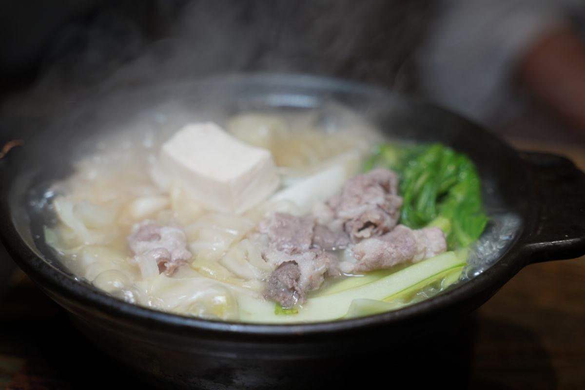 【初鼎陶燒小鍋】蘆洲真材實料小火鍋 豐盛旺腸鍋料多到爆誠意滿滿 單點手搖飲好喝必點