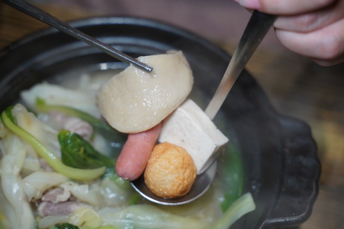 【初鼎陶燒小鍋】蘆洲真材實料小火鍋 豐盛旺腸鍋料多到爆誠意滿滿 單點手搖飲好喝必點