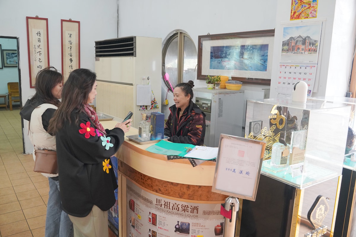 【馬祖酒廠】馬祖南竿免費景點推薦 免費品酒大麴高梁陳年老酒 成立於民國45年中興酒廠