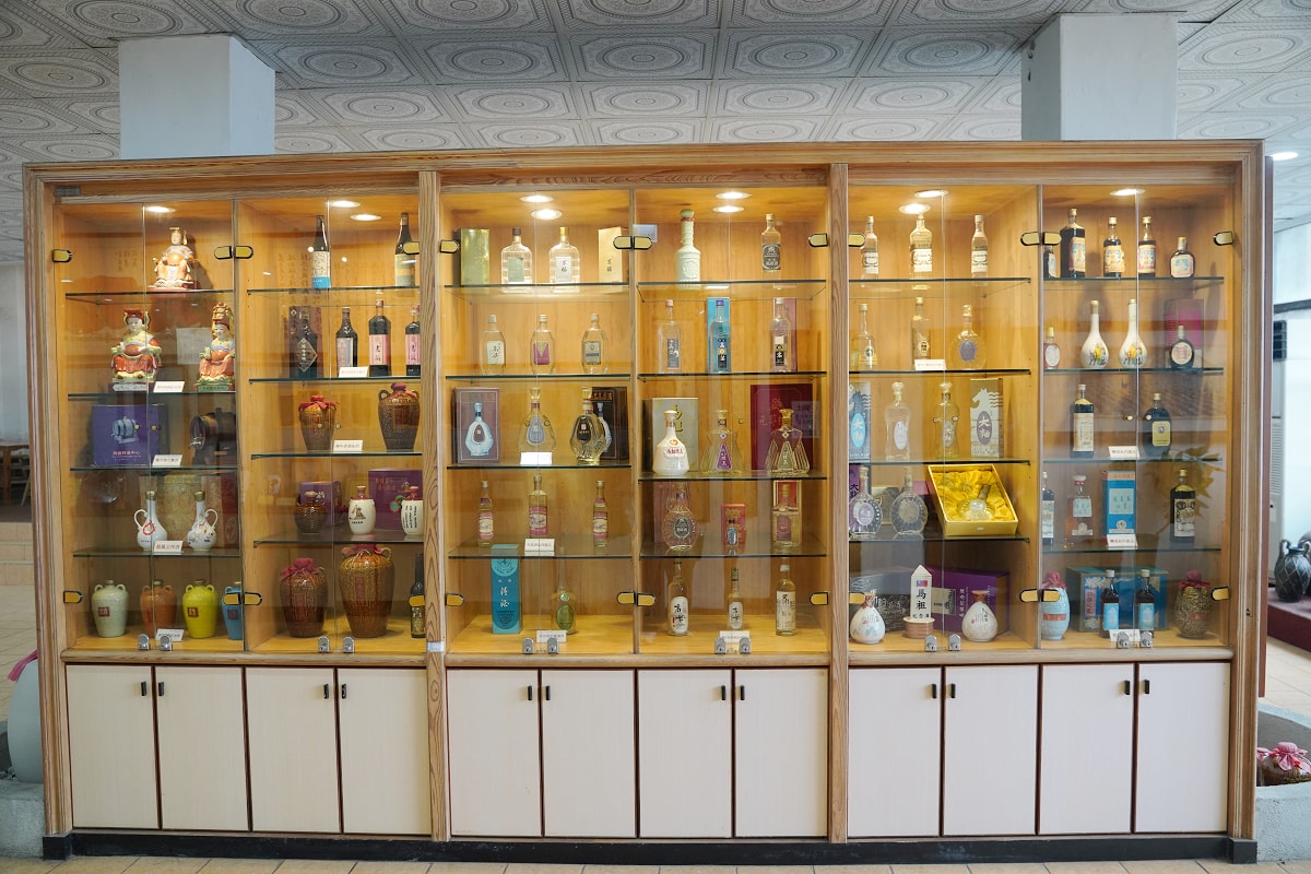 【馬祖酒廠】馬祖南竿免費景點推薦 免費品酒大麴高梁陳年老酒 成立於民國45年中興酒廠
