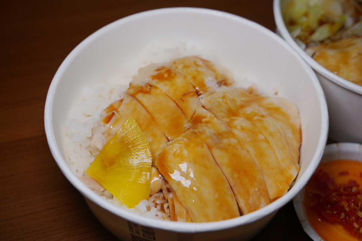 【藝文雞肉飯專賣店】桃園藝文特區小吃推薦 口感軟嫩海南雞肉飯美味必點 下午不休息價格平價實惠