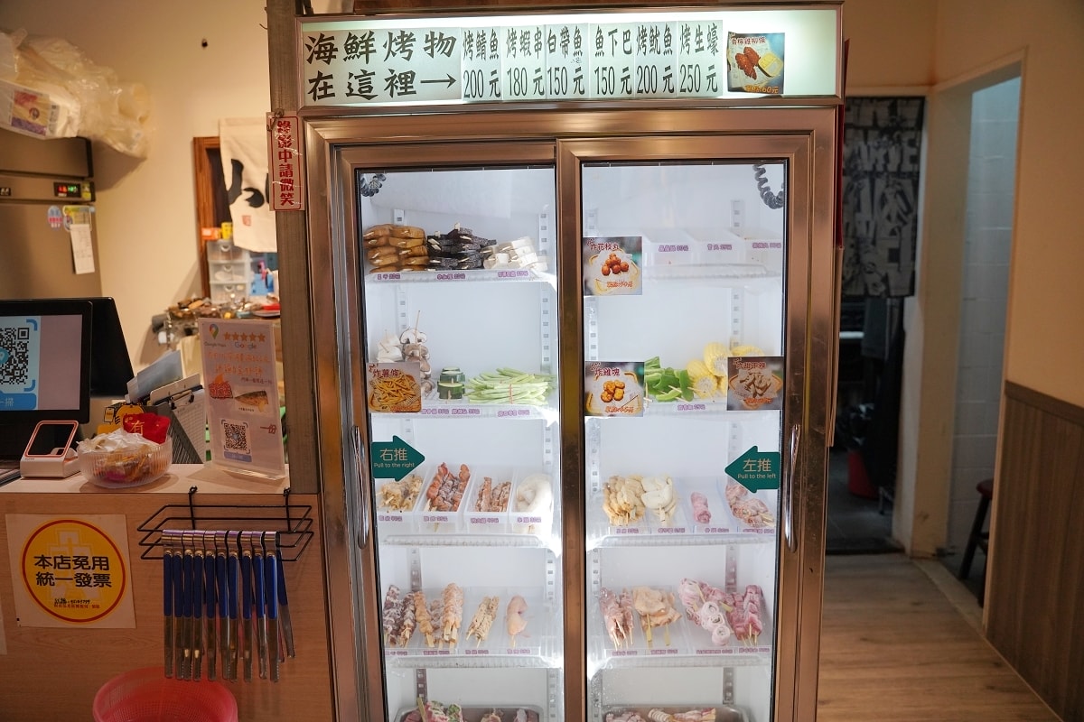 【板橋溪洲宵夜推薦】種類豐富烤物肉串 美味必點熱炒美食 鄰近溪北生態休閒公園 壹烤天下