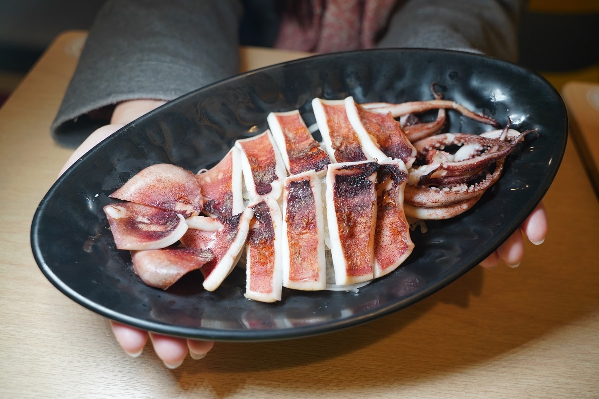 【板橋溪洲宵夜推薦】種類豐富烤物肉串 美味必點熱炒美食 鄰近溪北生態休閒公園 壹烤天下
