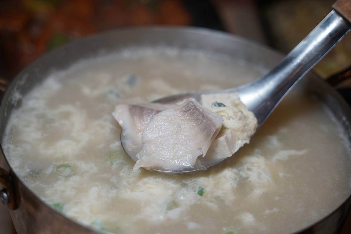 【板橋溪洲宵夜推薦】種類豐富烤物肉串 美味必點熱炒美食 鄰近溪北生態休閒公園 壹烤天下