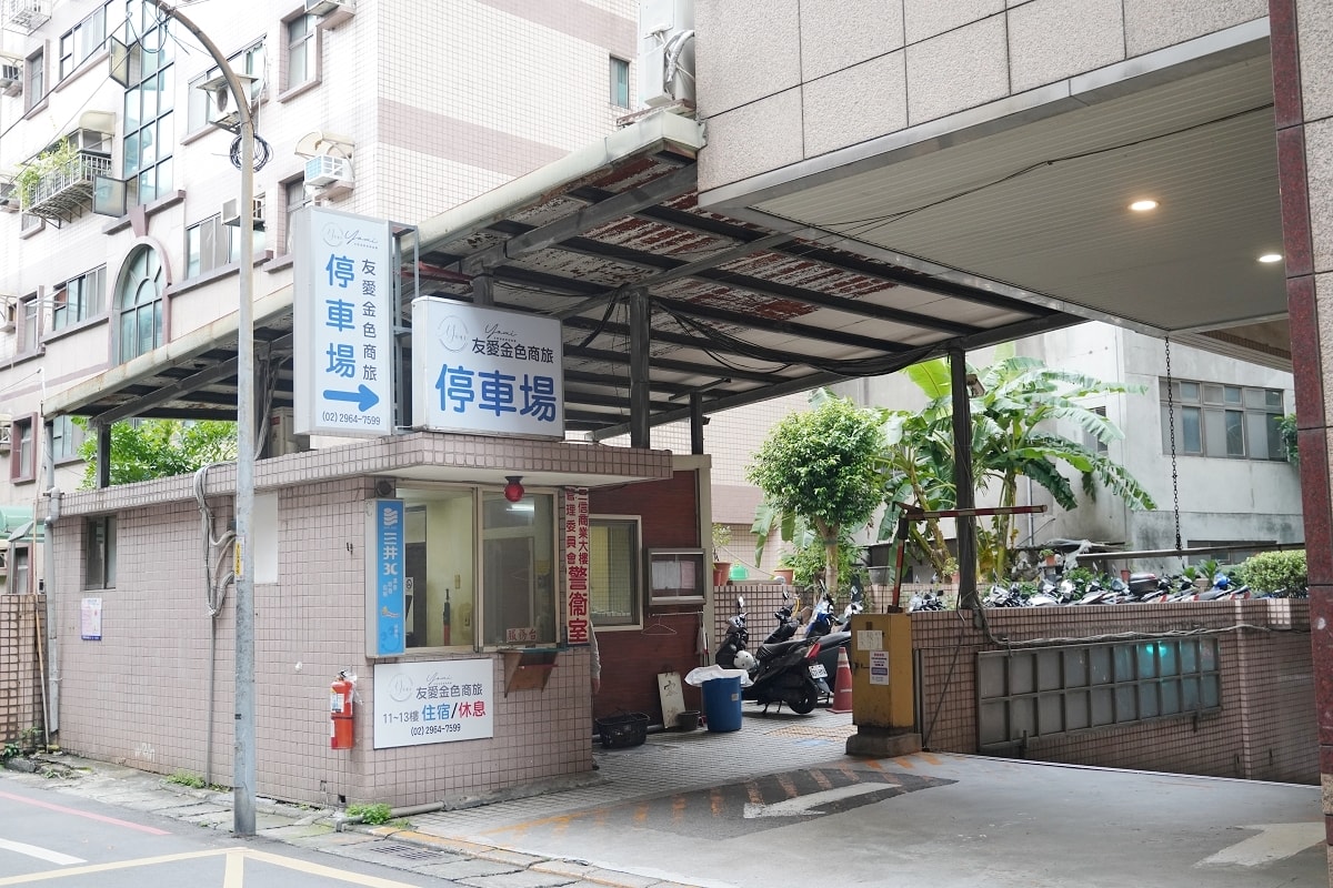 【板橋府中住宿推薦】高樓層景觀佳近湳雅夜市 新北歡樂耶誕城住宿好選擇 友愛金色商旅