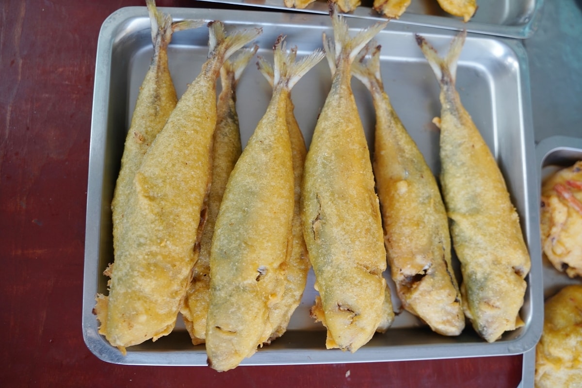 【林投公園炸魚】澎湖隱藏版無招牌炸物攤 林投公園入口旁 霸氣整尾鮮魚油炸 狗蝦炸粿外酥內香