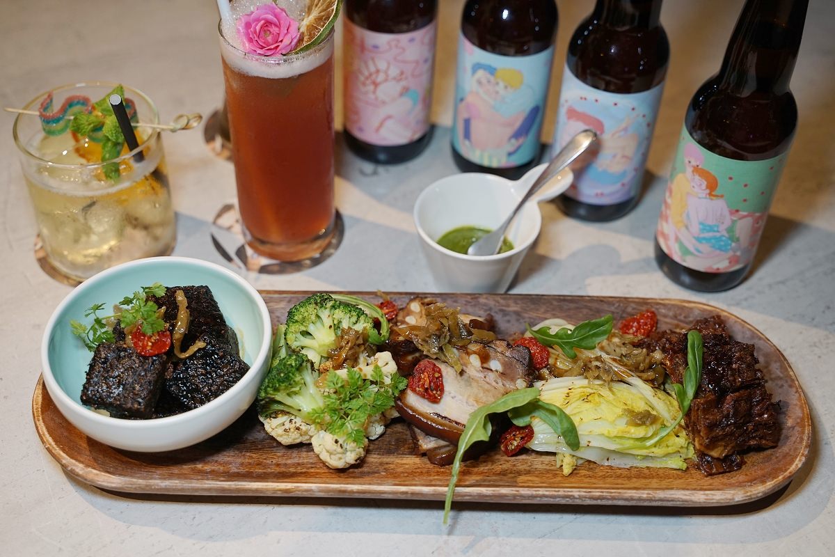 【台北東區約會餐廳推薦】全台第一間情趣用品主題餐酒館 美味必點法式滷味拼盤 房間餐酒 The Room Bistro