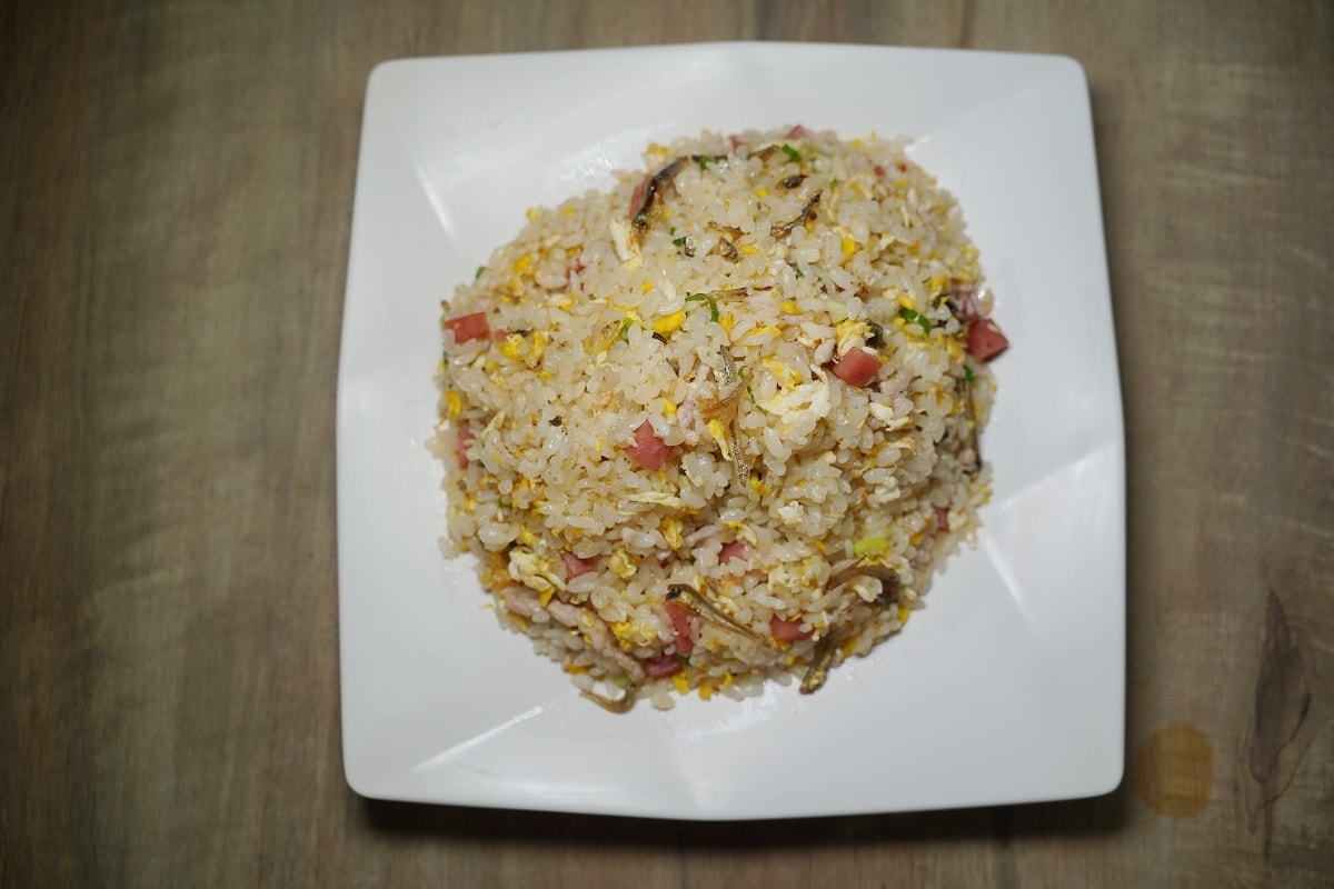 【紫光複合式餐飲】澎湖在地人最愛美食小吃店 高CP值各種麵飯類 美味必點金瓜炒米粉/海霸煎