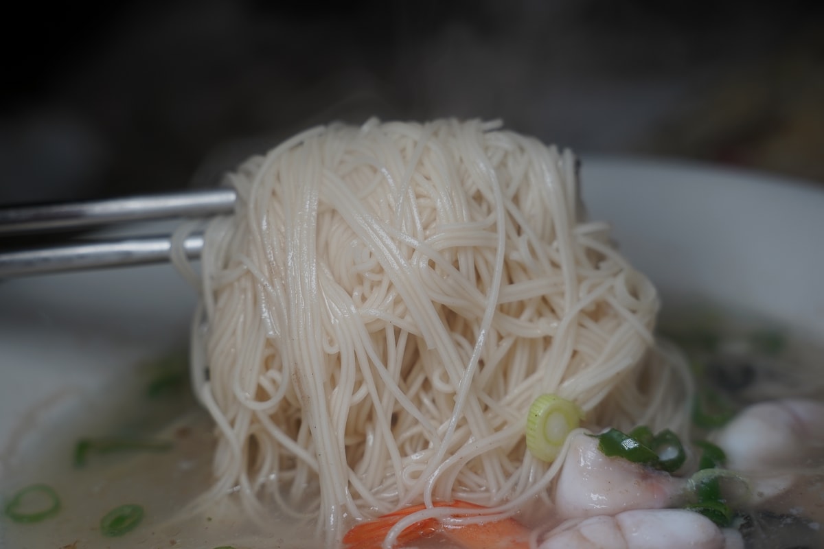 【紫光複合式餐飲】澎湖在地人最愛美食小吃店 高CP值各種麵飯類 美味必點金瓜炒米粉/海霸煎