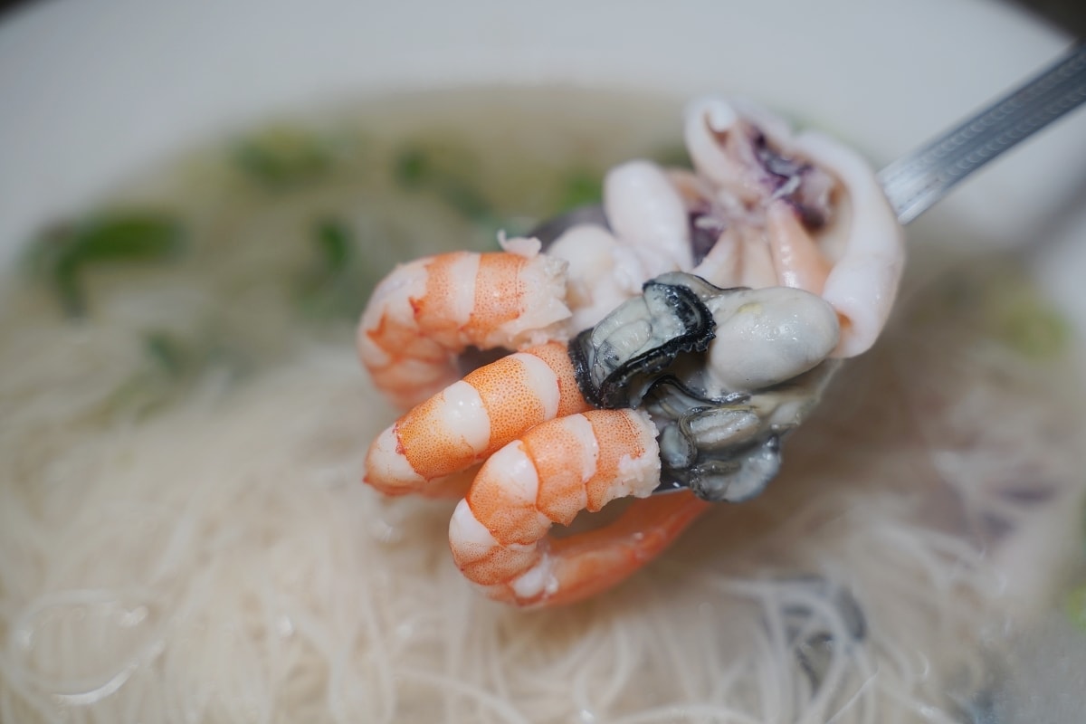 【紫光複合式餐飲】澎湖在地人最愛美食小吃店 高CP值各種麵飯類 美味必點金瓜炒米粉/海霸煎