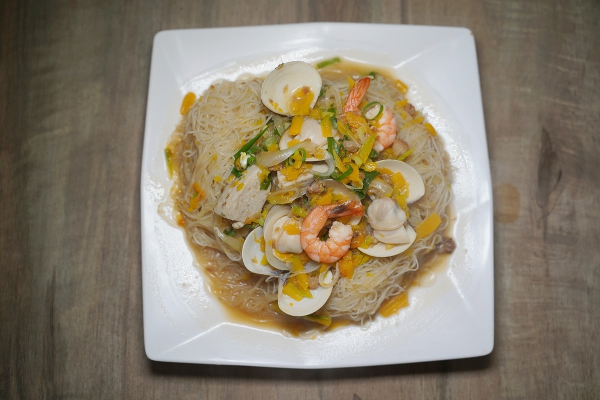 【紫光複合式餐飲】澎湖在地人最愛美食小吃店 高CP值各種麵飯類 美味必點金瓜炒米粉/海霸煎