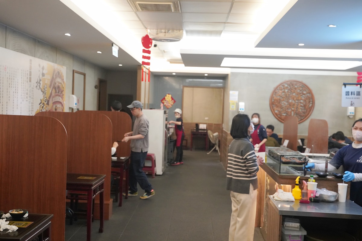 【江技舊記】苗栗市區小吃推薦 創立於1949年傳承至第三代 在地人的下午茶肉圓餛飩來一套 - 第4張圖 【江技舊記】苗栗市區小吃推薦 創立於1949年傳承至第三代 在地人的下午茶肉圓餛飩來一套