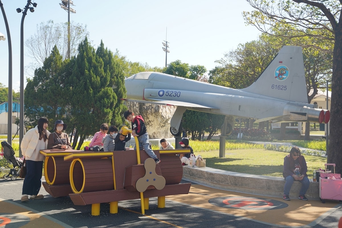 【龍潭親子公園推薦】龍潭首座旗艦共融公園 勝利女神飛彈與雲霧攀爬網超好玩 龍潭運動公園