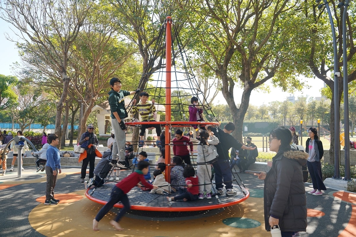 【龍潭親子公園推薦】龍潭首座旗艦共融公園 勝利女神飛彈與雲霧攀爬網超好玩 龍潭運動公園