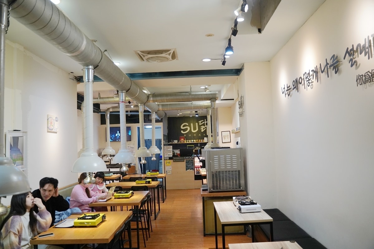 【中原商圈韓式料理推薦】獨家韓國醬料湯頭 白飯麥茶咖啡小菜無限享用 SU DAK 大口韓食