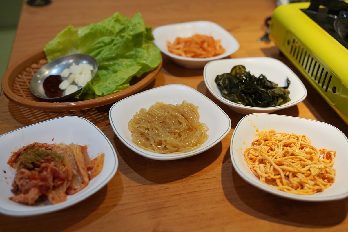 【中原商圈韓式料理推薦】獨家韓國醬料湯頭 白飯麥茶咖啡小菜無限享用 SU DAK 大口韓食