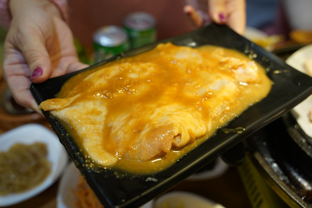 【中原商圈韓式料理推薦】獨家韓國醬料湯頭 白飯麥茶咖啡小菜無限享用 SU DAK 大口韓食