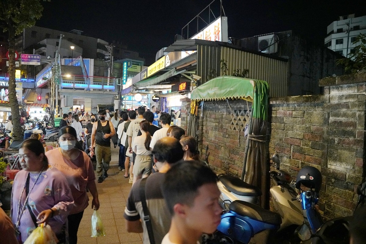 【中壢超人氣排隊美食推薦】中壢必吃爆汁餡餅 中壢夜市必吃美食小吃 日寶蔥油餅 - 第4張圖 【中壢超人氣排隊美食推薦】中壢必吃爆汁餡餅 中壢夜市必吃美食小吃 日寶蔥油餅