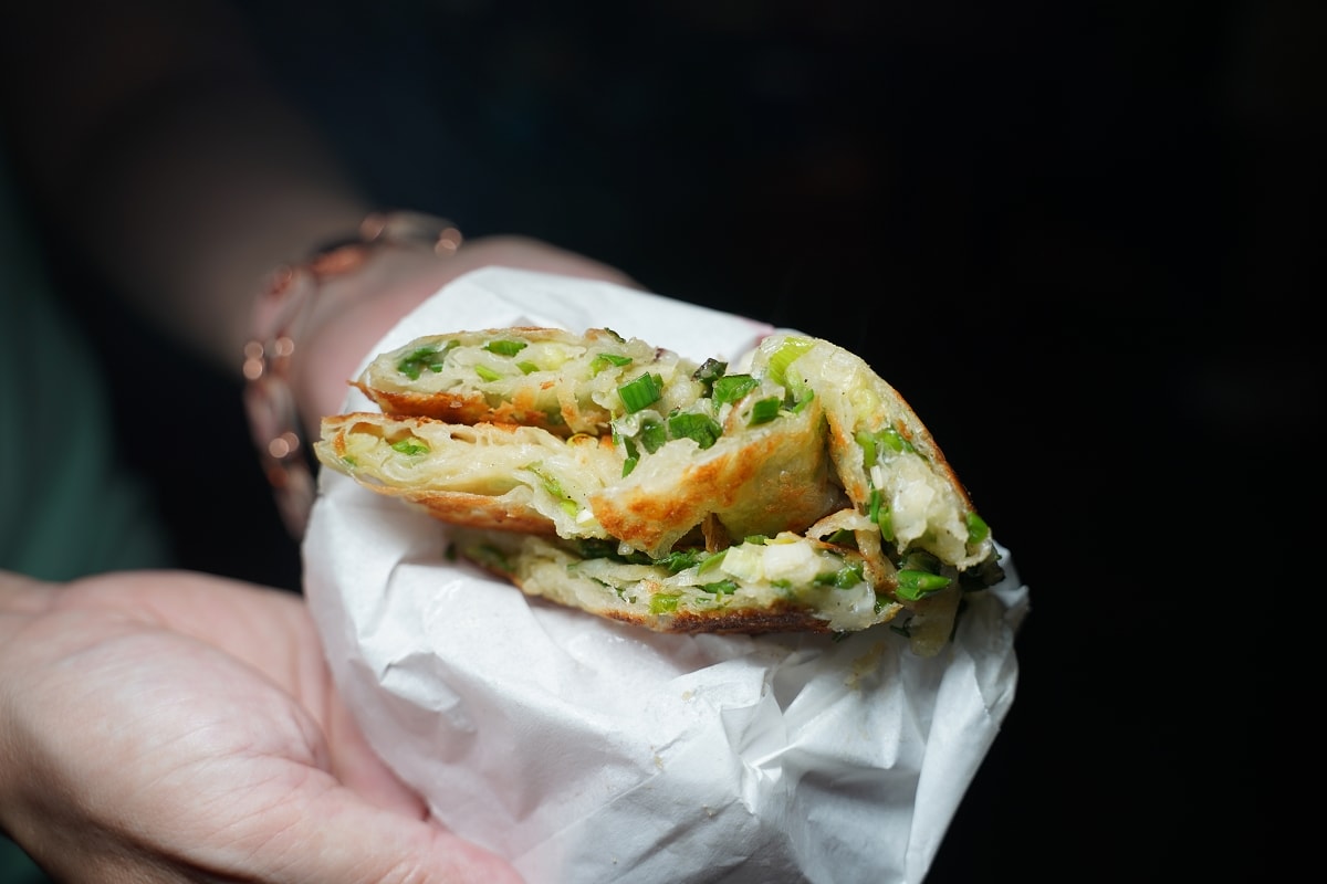 【中壢超人氣排隊美食推薦】中壢必吃爆汁餡餅 中壢夜市必吃美食小吃 日寶蔥油餅 - 第6張圖 【中壢超人氣排隊美食推薦】中壢必吃爆汁餡餅 中壢夜市必吃美食小吃 日寶蔥油餅