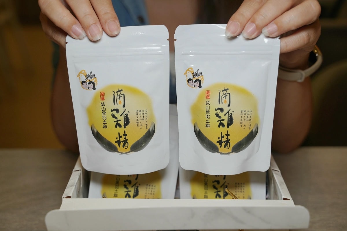 【雞哥雞嫂放山黑羽土雞滴雞精】台南楠西山區萬坪農場自然養育 接單現做不油不膩沒有調味滴雞精 - 第5張圖 【雞哥雞嫂放山黑羽土雞滴雞精】台南楠西山區萬坪農場自然養育 接單現做不油不膩沒有調味滴雞精