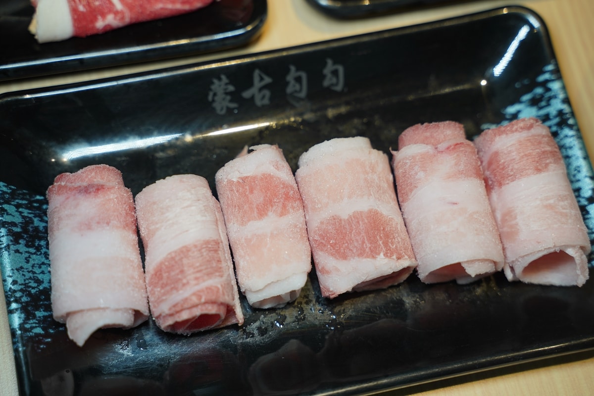 【蒙古勾勾】三峽最強吃到飽！最低599元起 吃得到鱘龍魚/魚翅冬瓜/金滑菇特色菜品蒙古火鍋