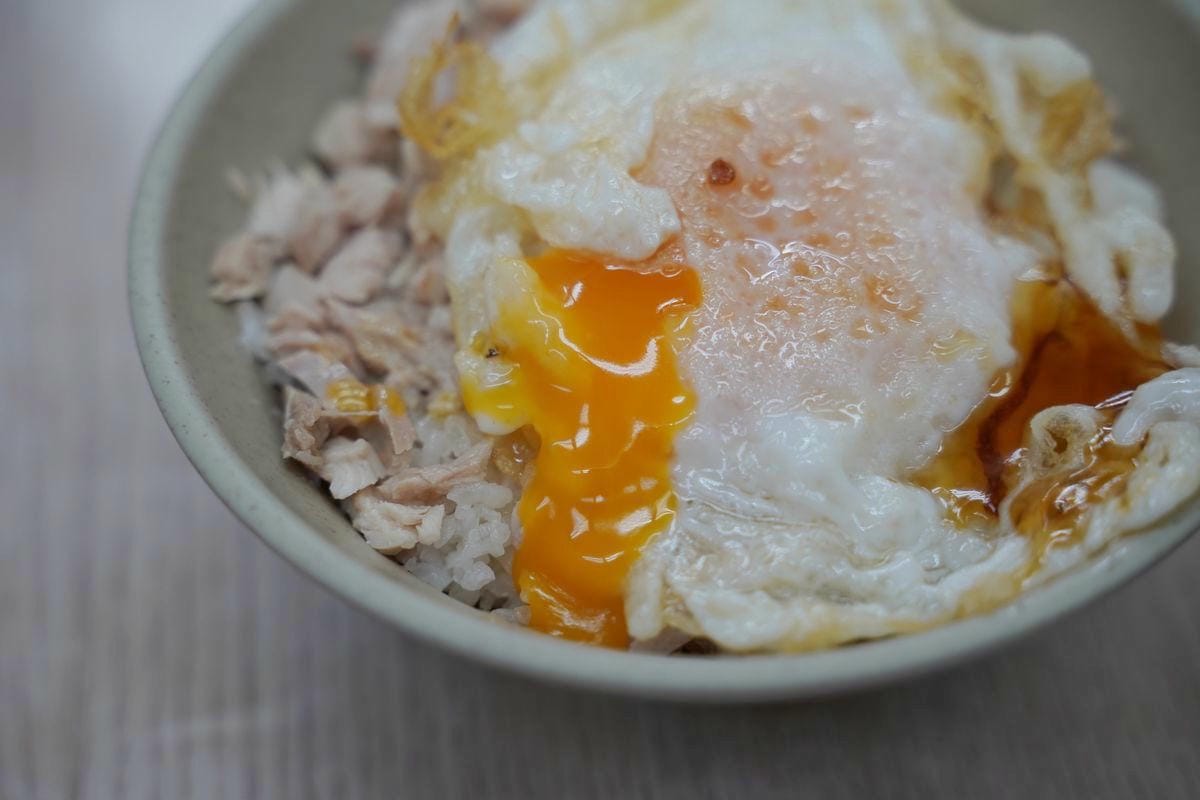【郭家雞肉飯】嘉義文化路夜市小吃推薦 GOOGLE評論8300則 招牌雞肉飯加半熟荷包蛋 - 第5張圖 【郭家雞肉飯】嘉義文化路夜市小吃推薦 GOOGLE評論8300則 招牌雞肉飯加半熟荷包蛋