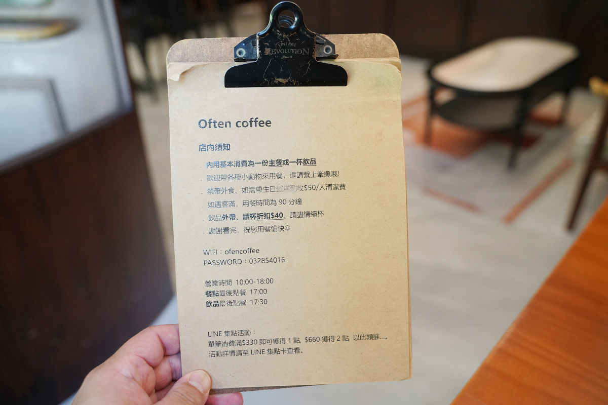 【時常咖啡】內壢咖啡廳推薦 英倫復古風超酷旋轉門網美咖啡館 美味必點義大利麵/燉飯/甜點蛋糕 - 第5張圖 【時常咖啡】內壢咖啡廳推薦 英倫復古風超酷旋轉門網美咖啡館 美味必點義大利麵/燉飯/甜點蛋糕