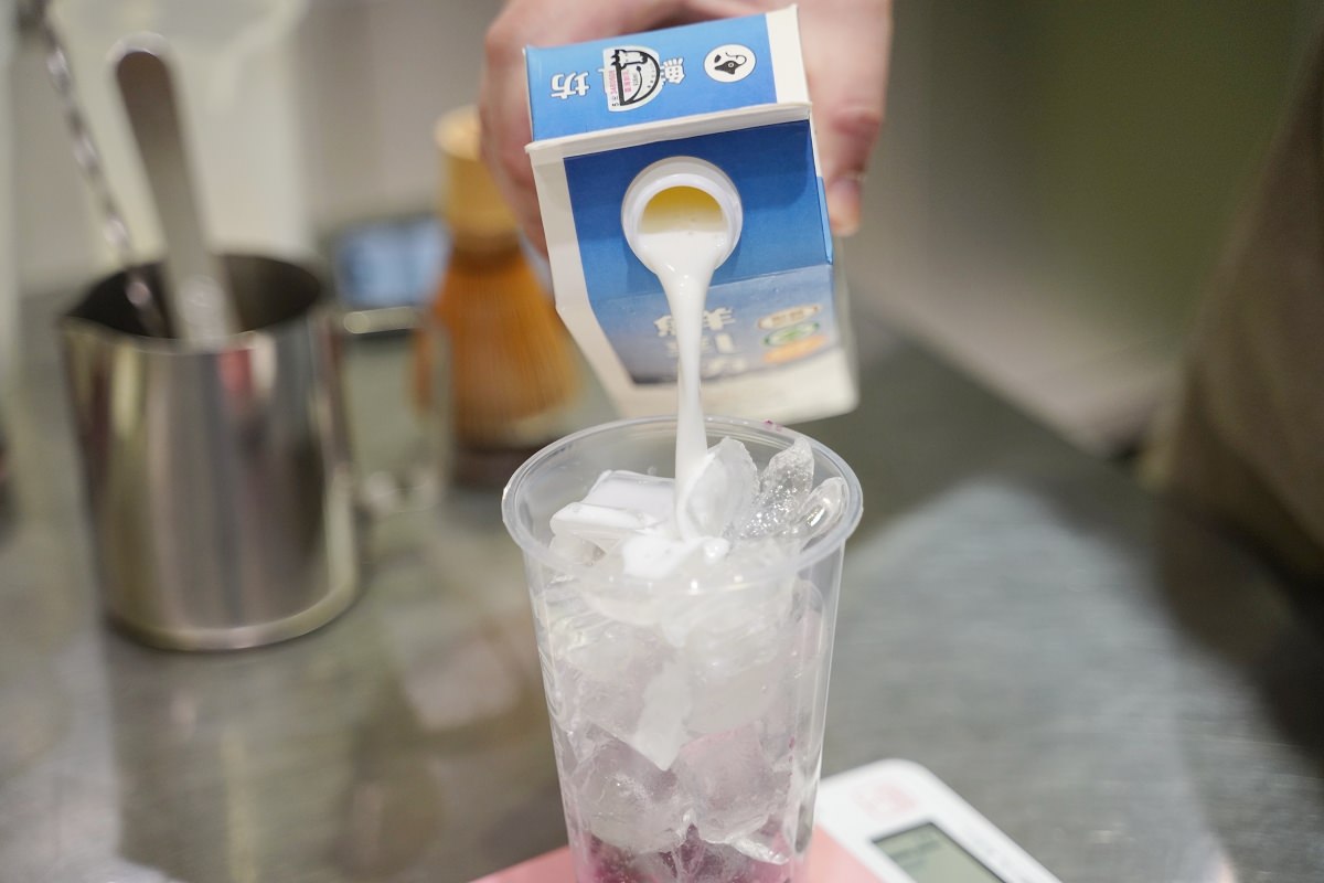 【西門町手搖飲料店推薦】超狂抹茶每杯現場手刷 抹茶界的天花板「奧綠宇治」全新滋味 侍茶匠西門總店 - 第8張圖 【西門町手搖飲料店推薦】超狂抹茶每杯現場手刷 抹茶界的天花板「奧綠宇治」全新滋味 侍茶匠西門總店