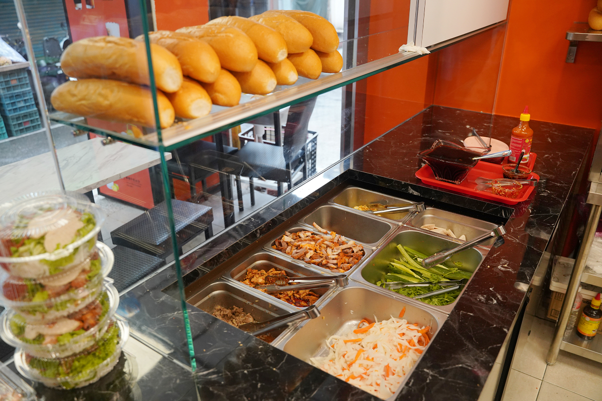 【黃龍北投越南傳統法國麵包】北投市場美食推薦 每日新鮮出爐越南法國麵包 重新開幕全新裝潢 - 第2張圖 【黃龍北投越南傳統法國麵包】北投市場美食推薦 每日新鮮出爐越南法國麵包 重新開幕全新裝潢