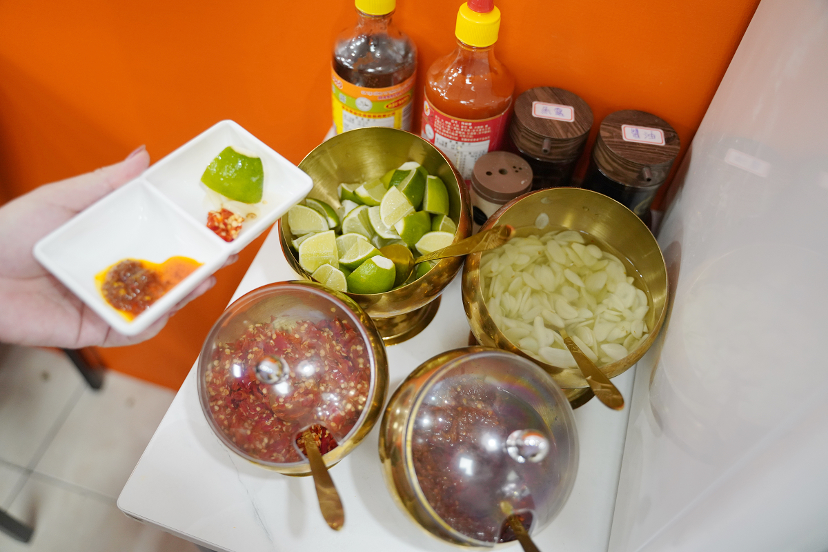 【黃龍北投越南傳統法國麵包】北投市場美食推薦 每日新鮮出爐越南法國麵包 重新開幕全新裝潢 - 第4張圖 【黃龍北投越南傳統法國麵包】北投市場美食推薦 每日新鮮出爐越南法國麵包 重新開幕全新裝潢