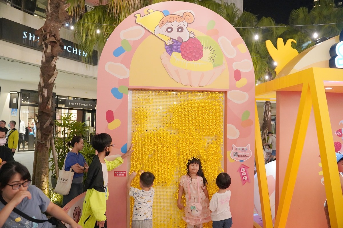【MITSUI OUTLET PARK 林口】蠟筆小新動感夏日大作戰 這夏林口超好玩 1F戶外區中央廣場